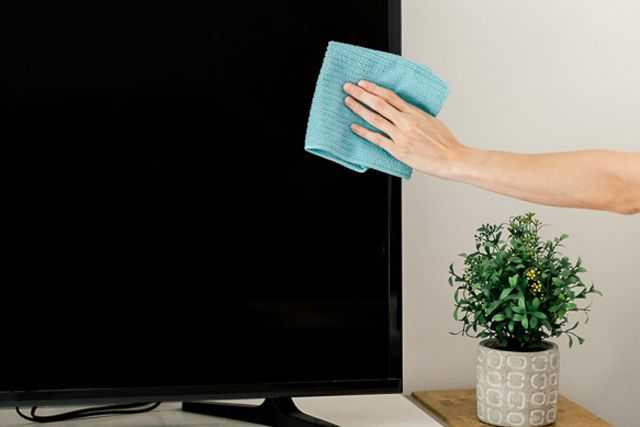 Use the Micro fiber cloth to clean your LG TV screen